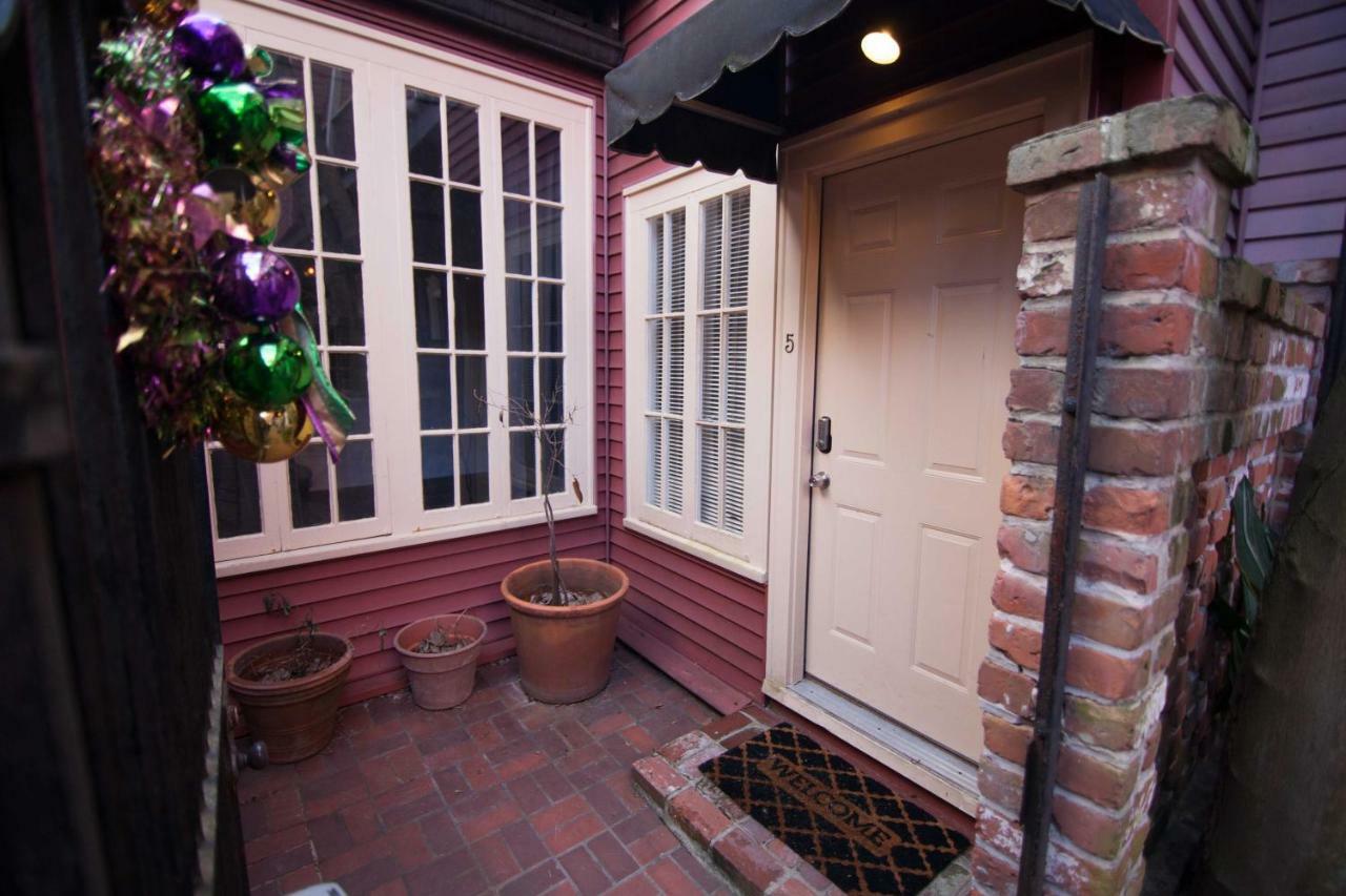 The Courtyards French Quarter Guesthouse Nova Orleães Exterior foto